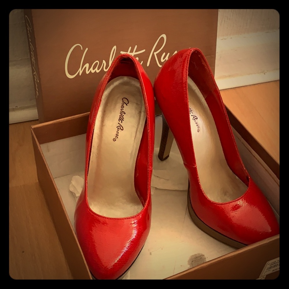 [Charlotte Russe] Red Crinkle Patent Heels